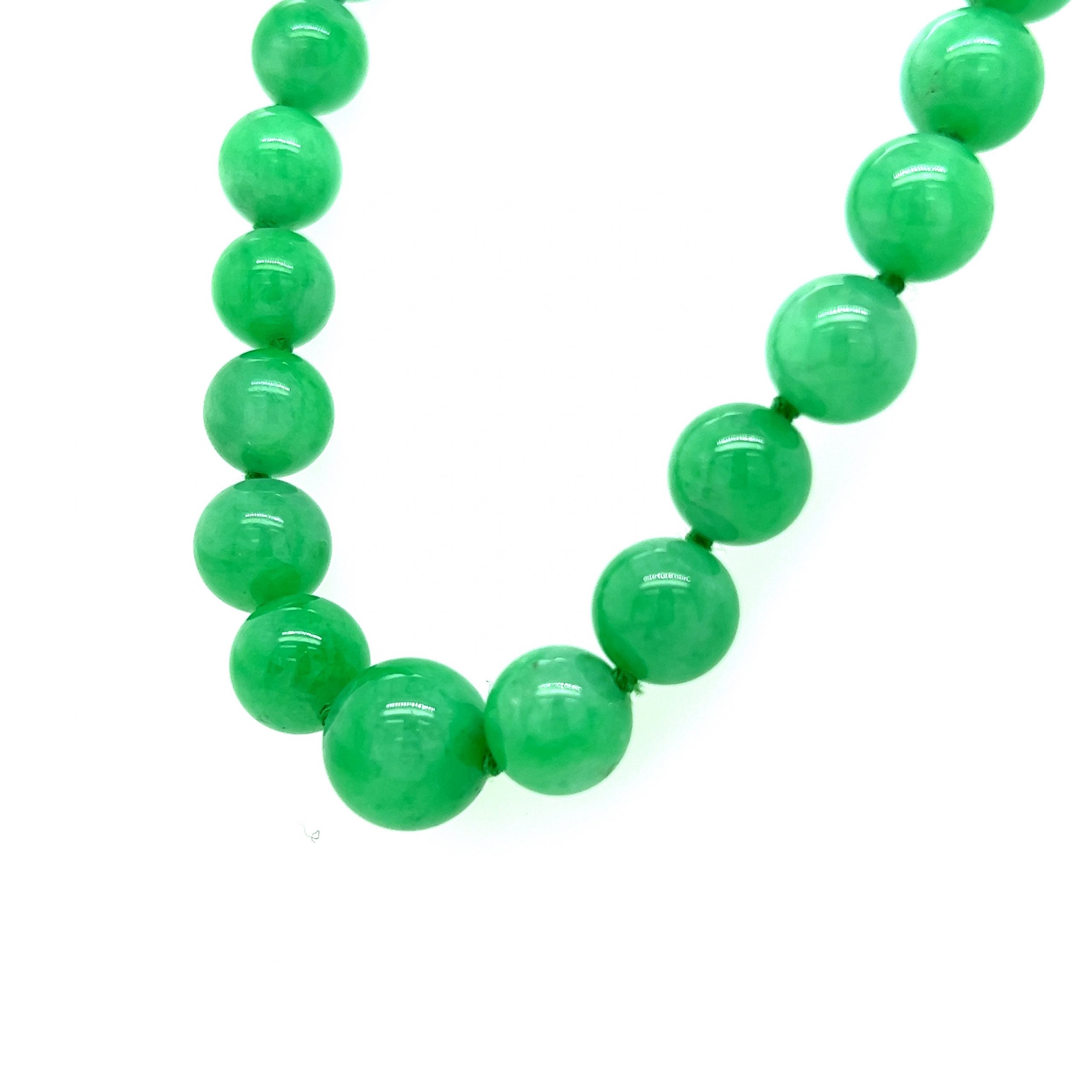 Green Jade Necklace with Carved Pixiu Clasp – Gump's
